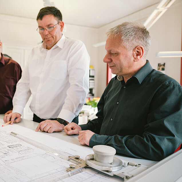 Mitarbeiter des Architekturbüros AIP Görlitz erarbeiten einen Plan zum Brandschutz für die Lausitz
